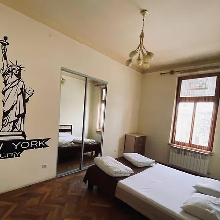New York Hostel *